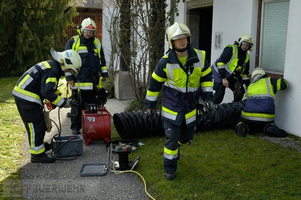 Flüssiggasaustritt im Keller – Explosionsgefahr in Wohnhaus (Bild 1)